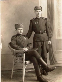 Н.В. Русаков (сидит) Н.В. Русаков (сидит)