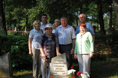 На переднем плане И.М. Русакова (слева) и Б.А. Коваленко (справа)