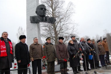 Александру Матросову посвящается