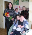 На первом плане Леонтий Филиппович с правнучкой Полиной, на втором плане внук Георгий, Таисия Григорьевна и мама Георгия Вера Эдуардовна